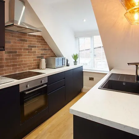 Host & - Burns Yard * Whitby